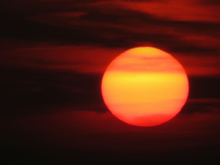 red sun covered by clcouds, nature, landscape, sunset, lichtspiel HD wallpaper