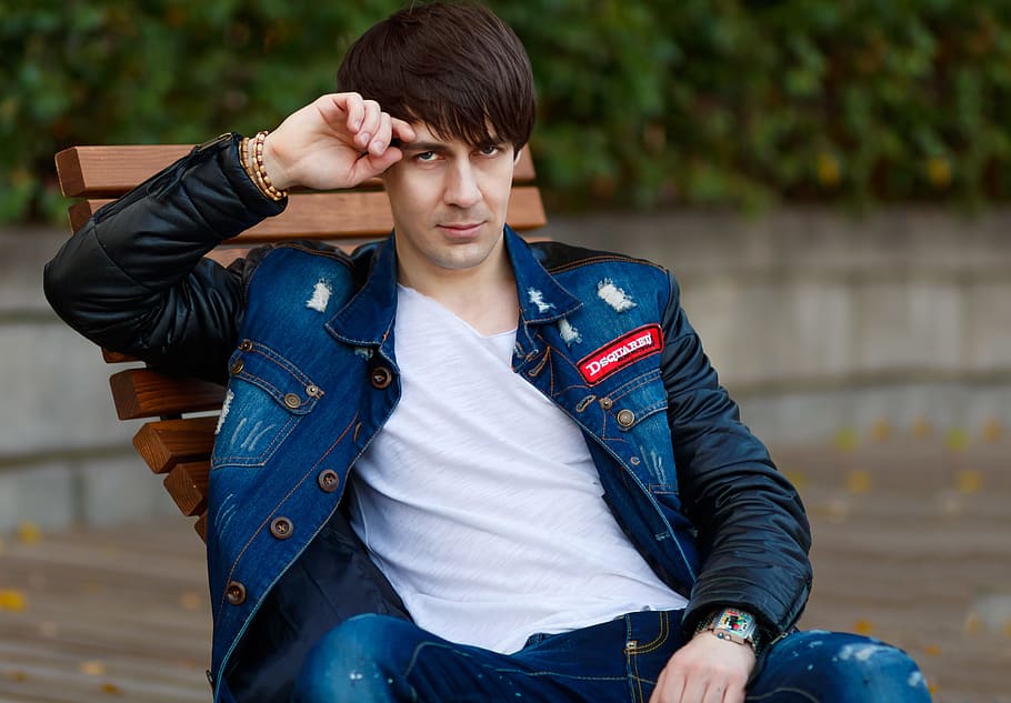 man, sit, sight, sitting, young, male, men, casual, lifestyle HD wallpaper
