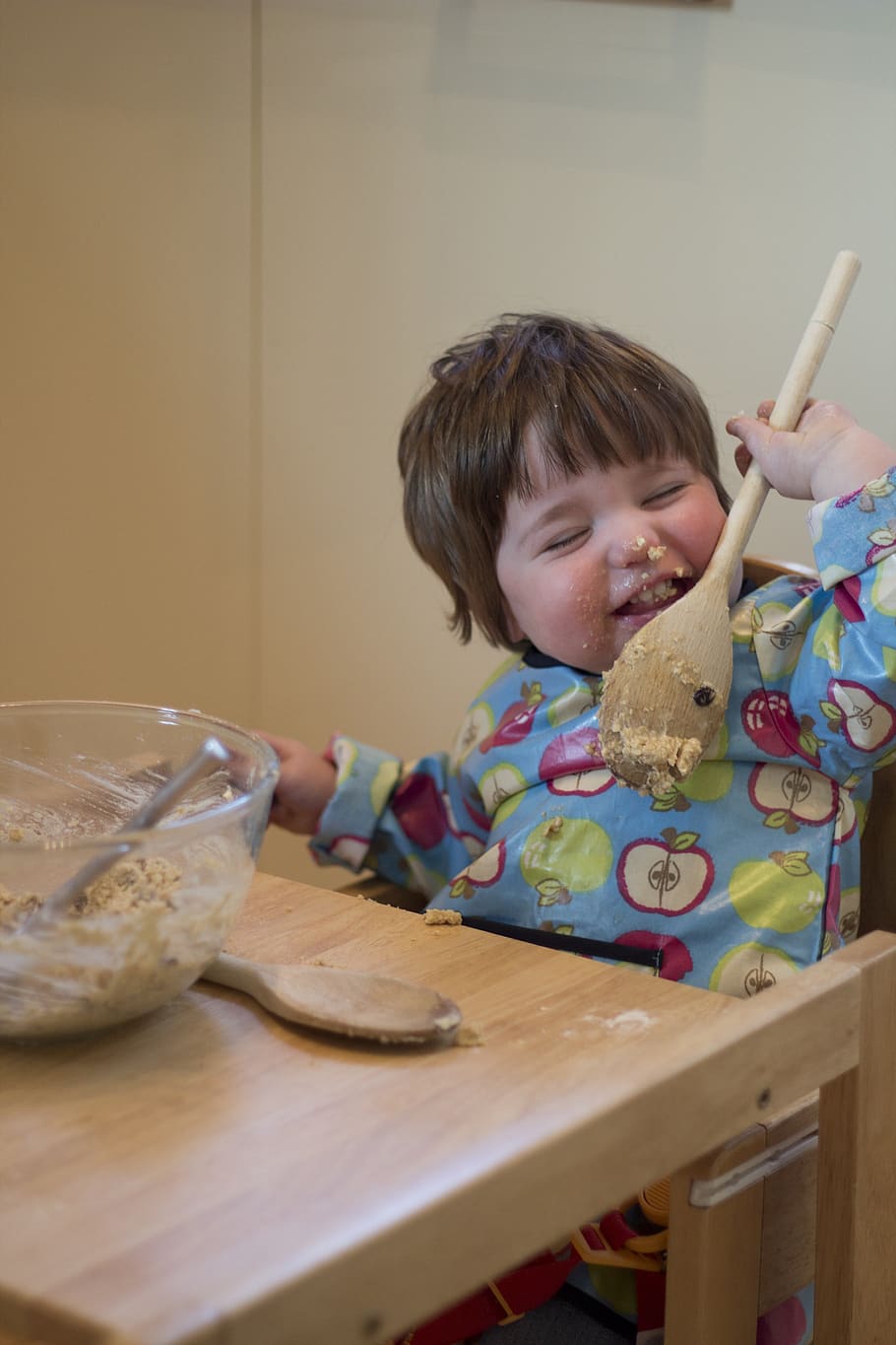 child, cake making, licking, spoon, fun, young, baby, girl HD wallpaper