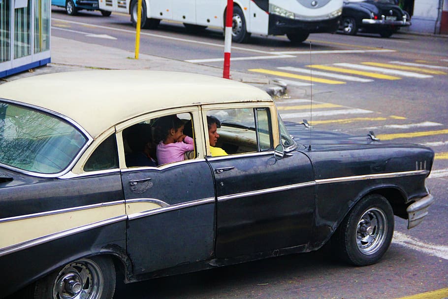 oldtimer, road, auto, nostalgia, city, vehicles, classic, vintage HD wallpaper