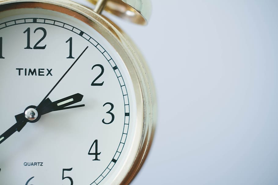 round Timex analog clock at 2:33, gold-colored Timex bell alarm clock around 2:33 HD wallpaper