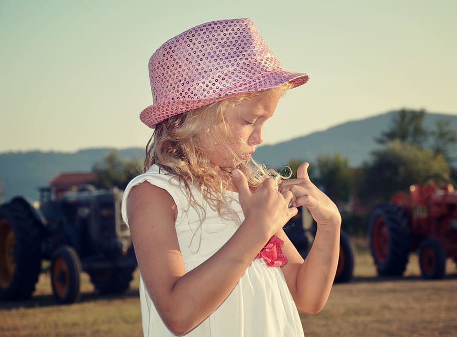 bimba, nature, hands, one person, clothing, hat, waist up, focus on foreground HD wallpaper