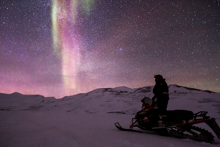 person riding on snowmobile, aurora, auroras, northen light, scooter, HD wallpaper