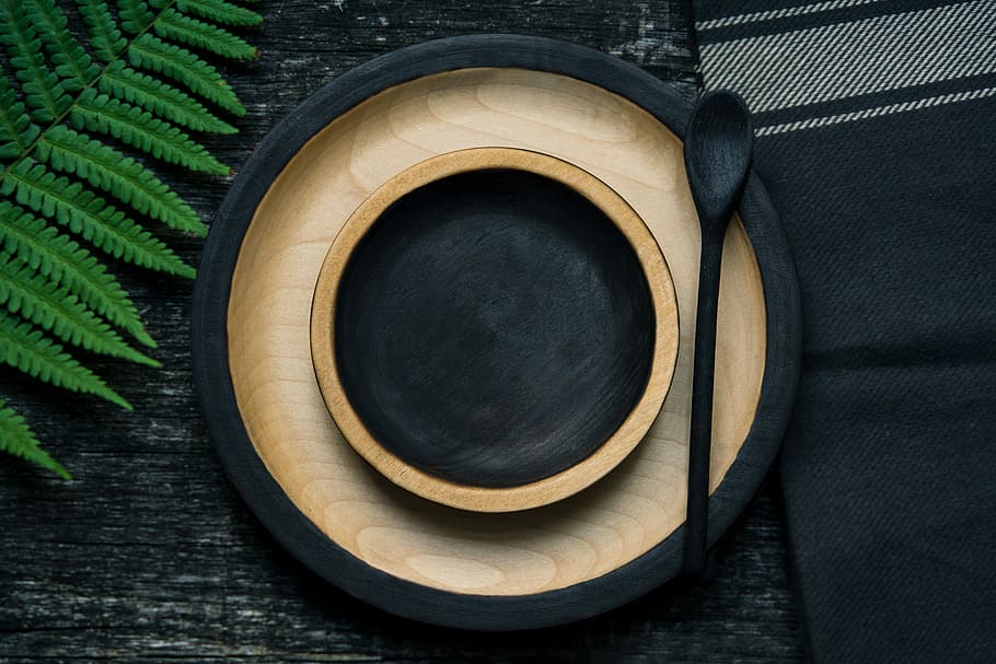 brown and black wooden bowl and plate, round brown-and-black wooden bowl HD wallpaper