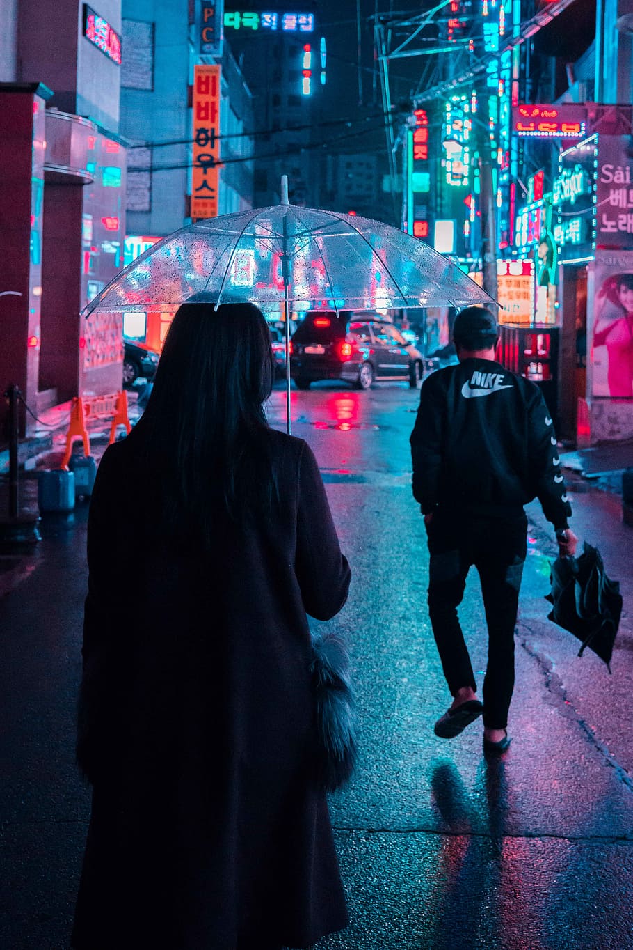 Incheon, South Korea, woman under clear umbrella walking towards man on gray asphalt road between commercial buildings during nighttime, HD wallpaper