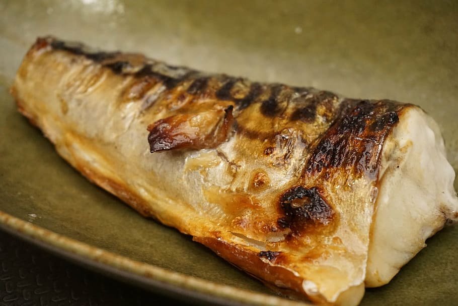 closeup photo of grilled meat, mackerel, sabah, baked mackerel