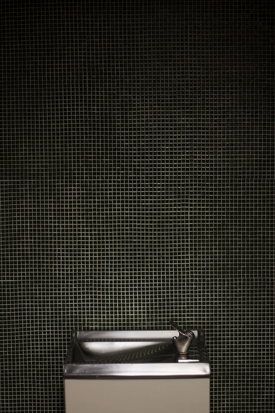 gray stainless steel drinking fountain is empty, silver, water fountain, fountain, grid, pattern, drink HD wallpaper