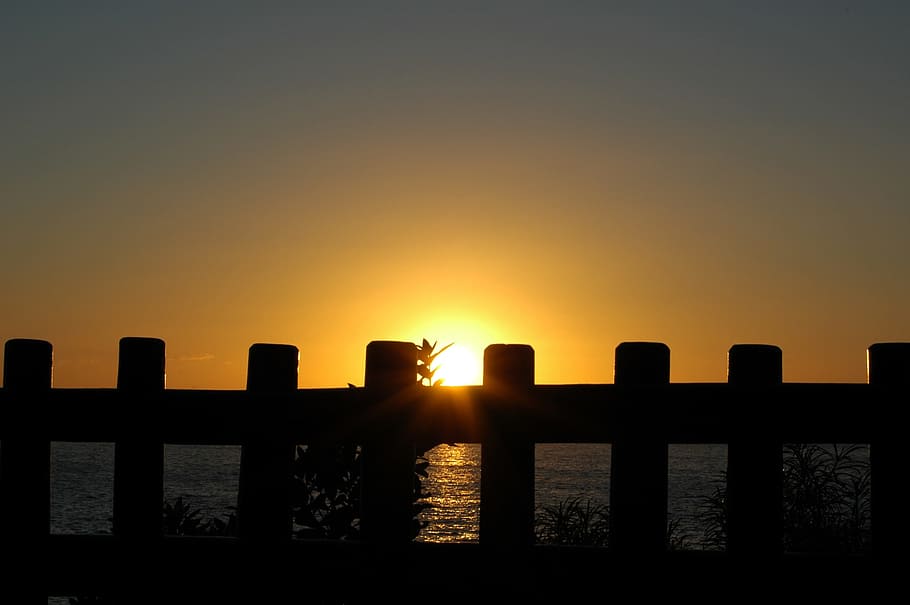 Sunset, Gate, Trapped, Evening, limited, color, water, background HD wallpaper