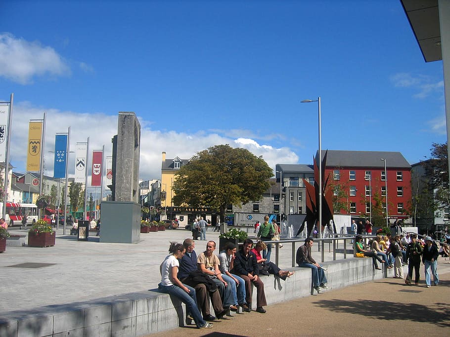 Eyre Square in the city of Galway, eye square, photos, ireland