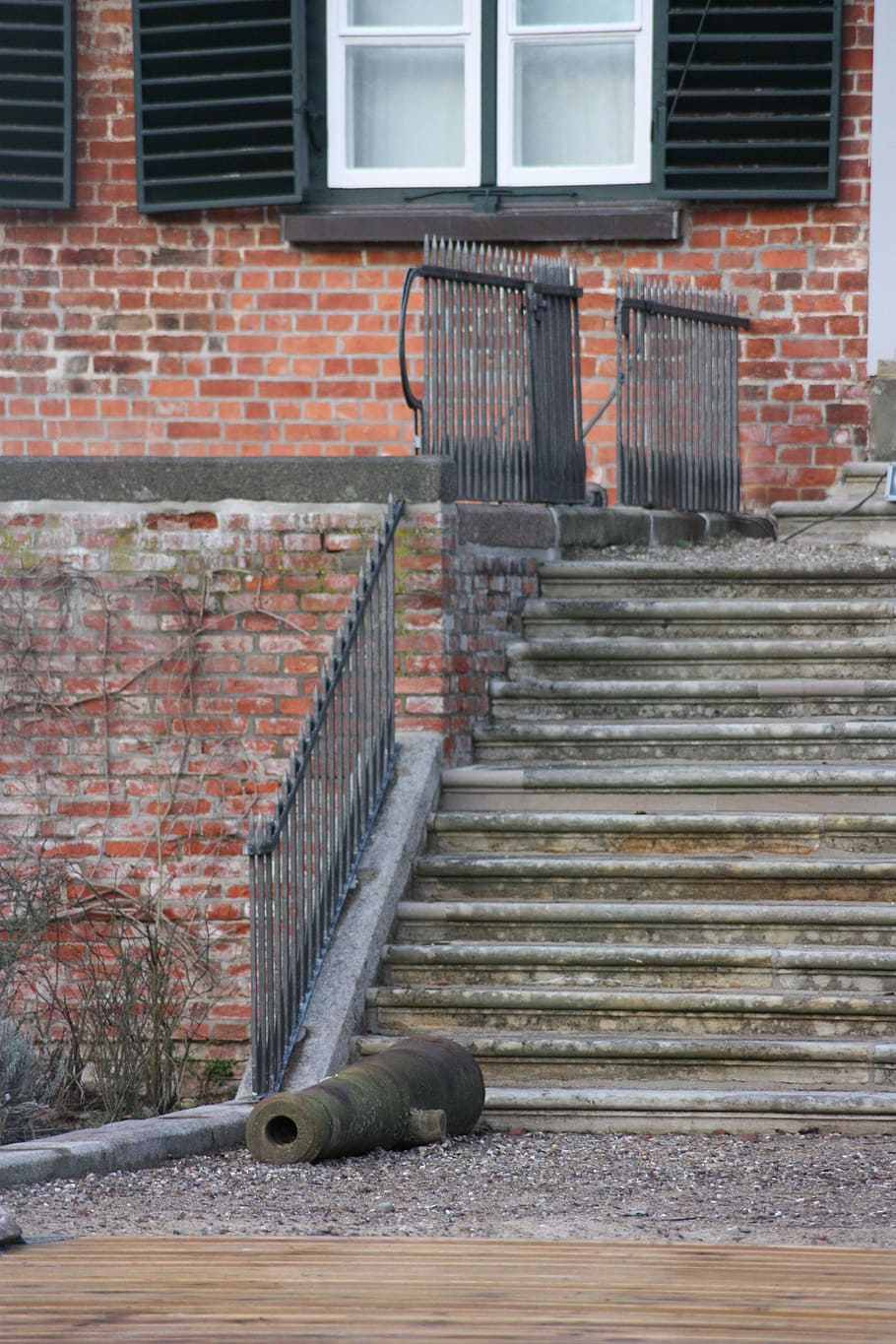bomb, castle, middle ages, staircase, steps, brick, architecture HD wallpaper