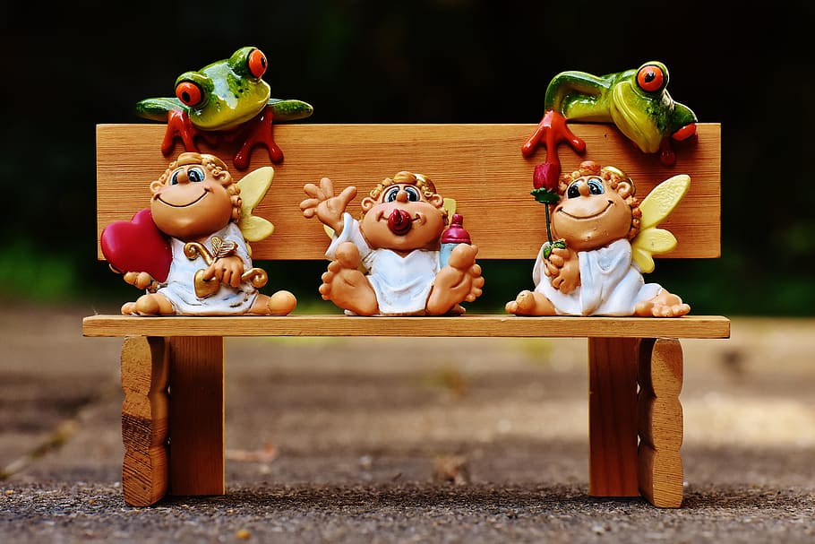 angel, figures, frogs, curious, bank, bench, cute, sweet, funny HD wallpaper