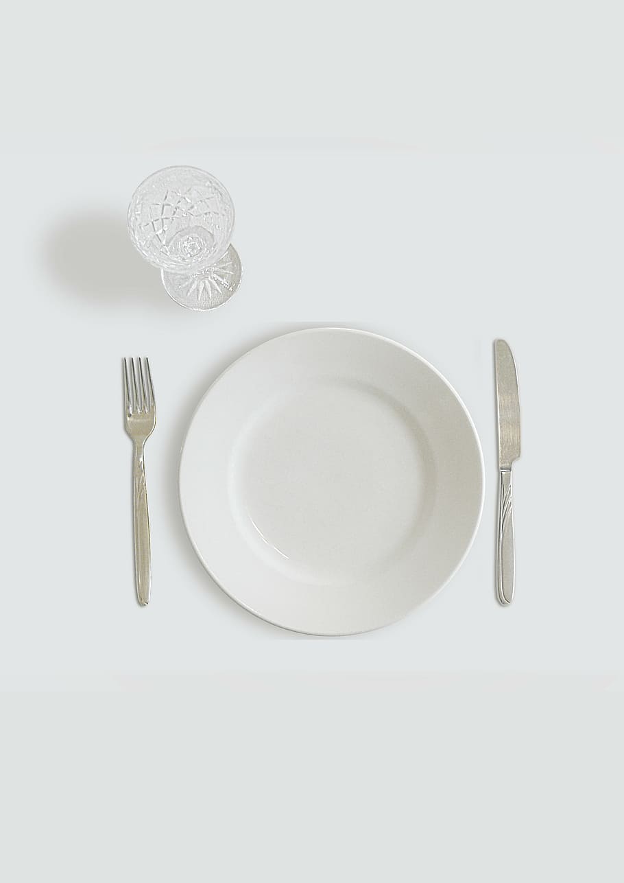round white ceramic plate beside butter knife and fork with clear footed glass, HD wallpaper