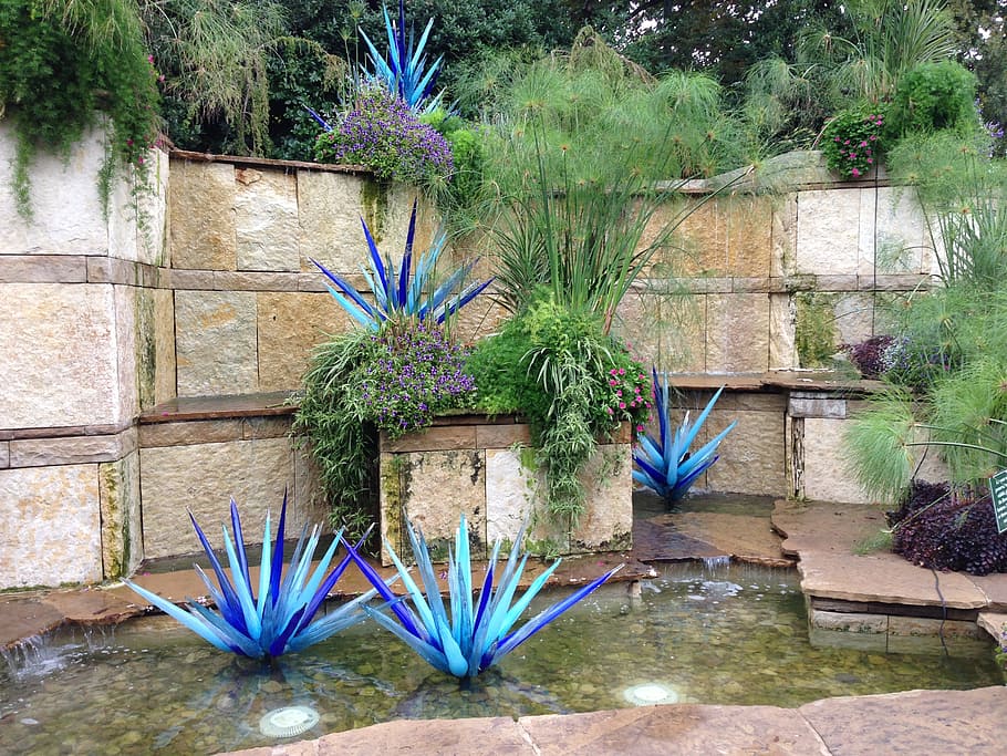 green plants near wall, chihuly, blue glass, waterfall, dallas, HD wallpaper