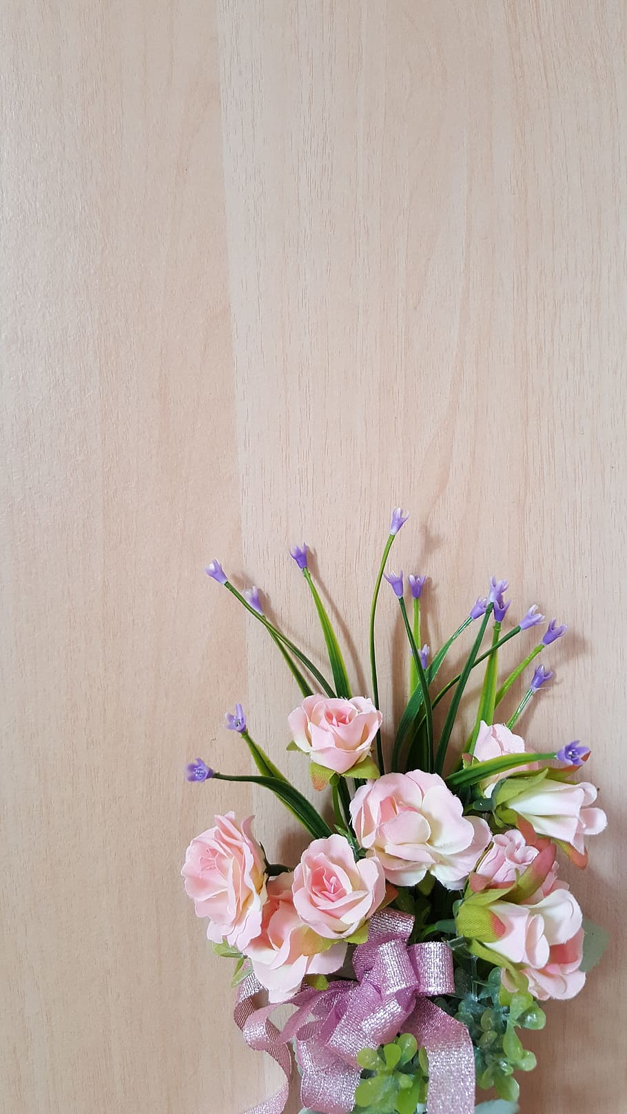 pink petaled flower on brown wooden surface, banquet, wedding, HD wallpaper