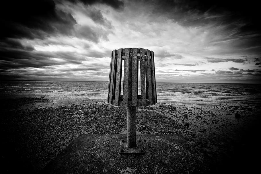 Wide-angle monochrome shot taken at the end of a groin on Whitstable Beach, Kent, England, HD wallpaper