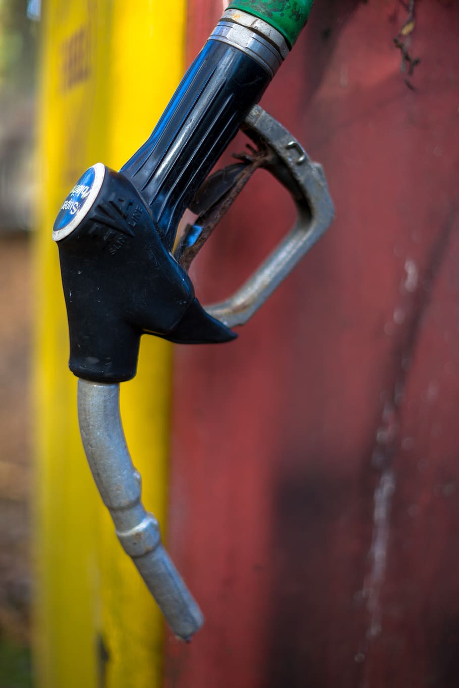 pistol, pump, vintage, rusty, old, rusted, abandoned, weathered HD wallpaper