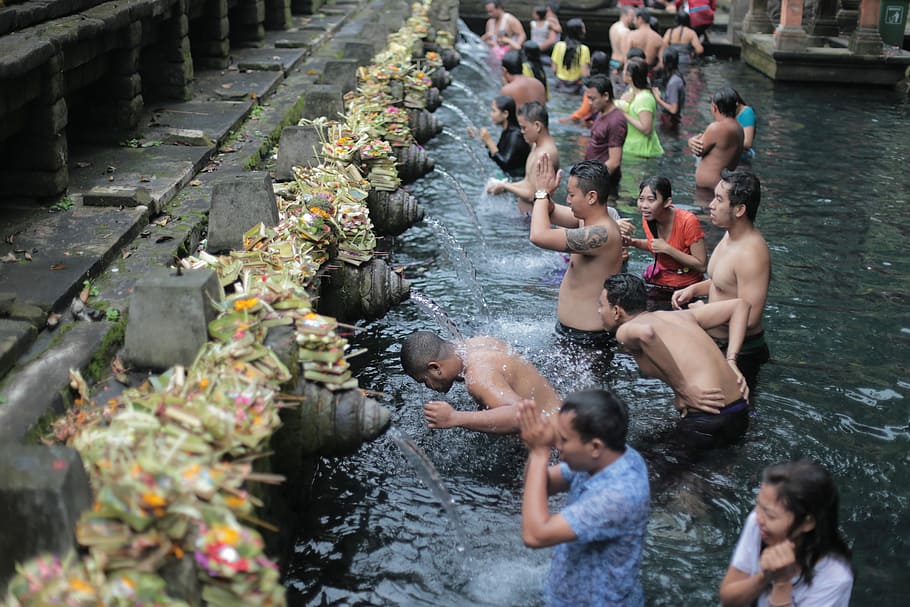 group of people take a bath on fountain during daytime, group of people bathing on body of water HD wallpaper