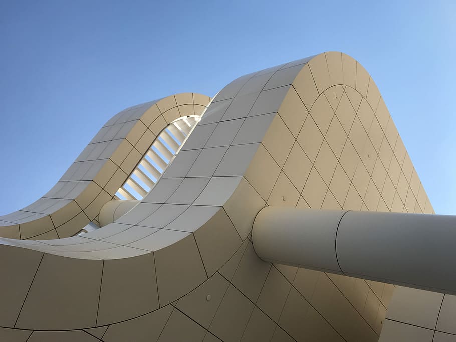 white and grey concrete building under blue sky, white concrete building under clear sky HD wallpaper
