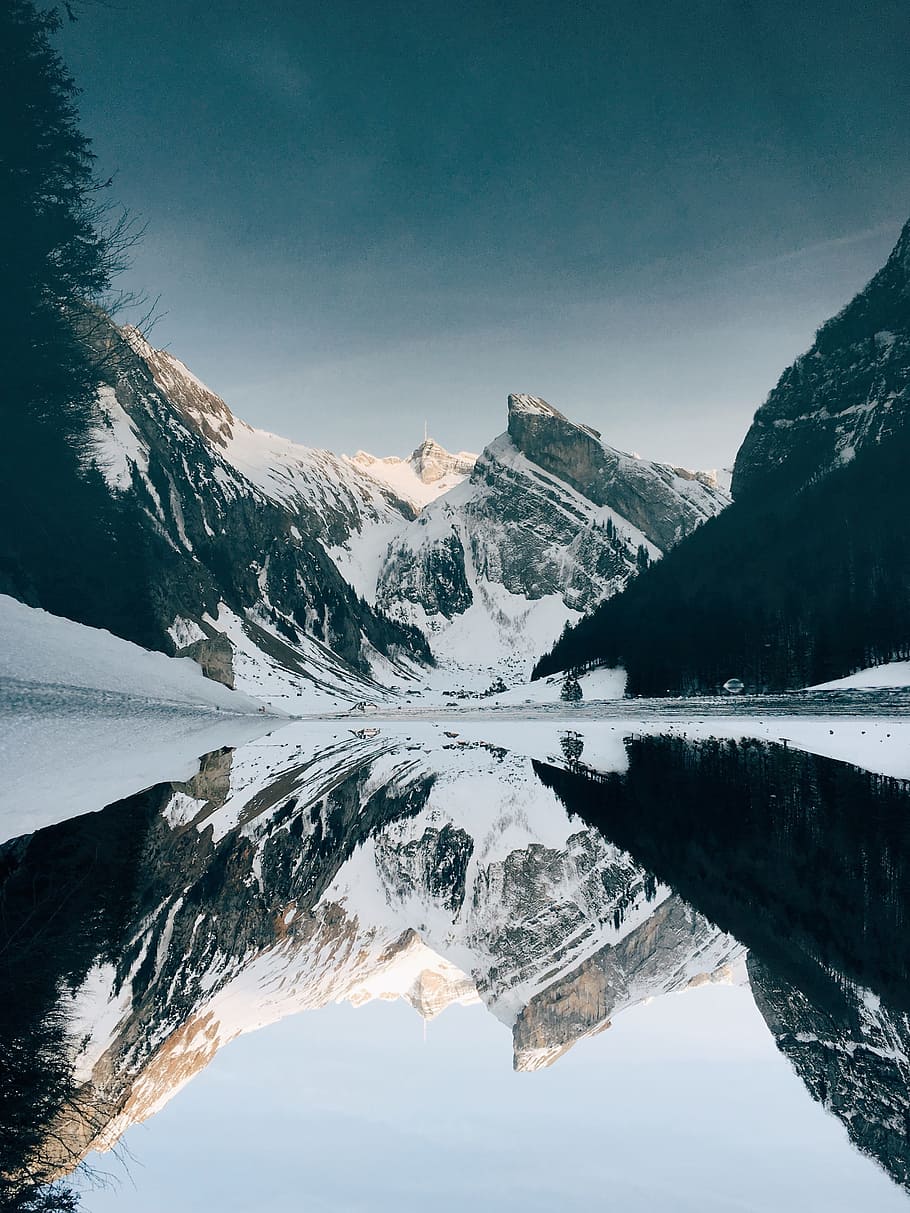 snow-covered mountain near lake under blue sky, body of water near mountain HD wallpaper