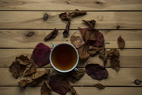 tea in cup on brown wooden surface, tea with dried leaves on wooden board HD wallpaper