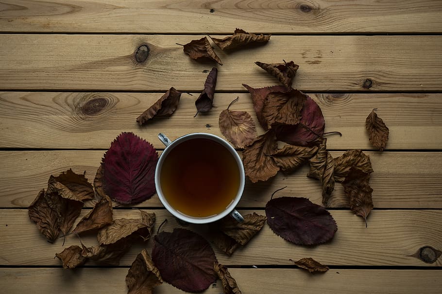 tea in cup on brown wooden surface, tea with dried leaves on wooden board HD wallpaper