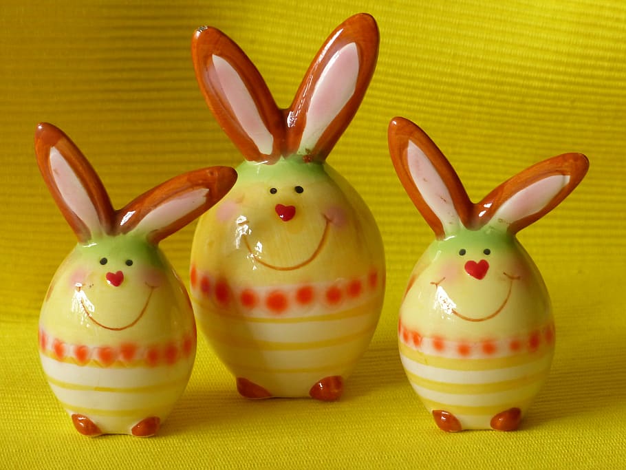 three yellow-red-and-white ceramic bunny figurines, hare, easter bunny, HD wallpaper