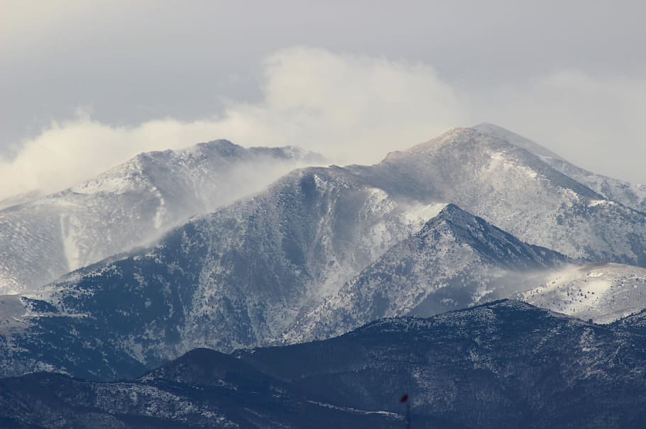 Robuste, clouds on top of mountains, snow, peak, summit, cold temperature HD wallpaper