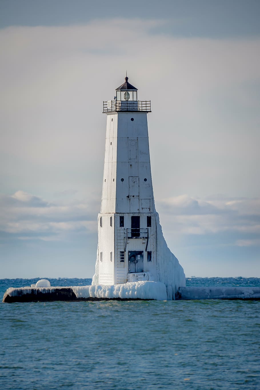 white lighthouse near bodies of water at daytime, beacon, navigation HD wallpaper