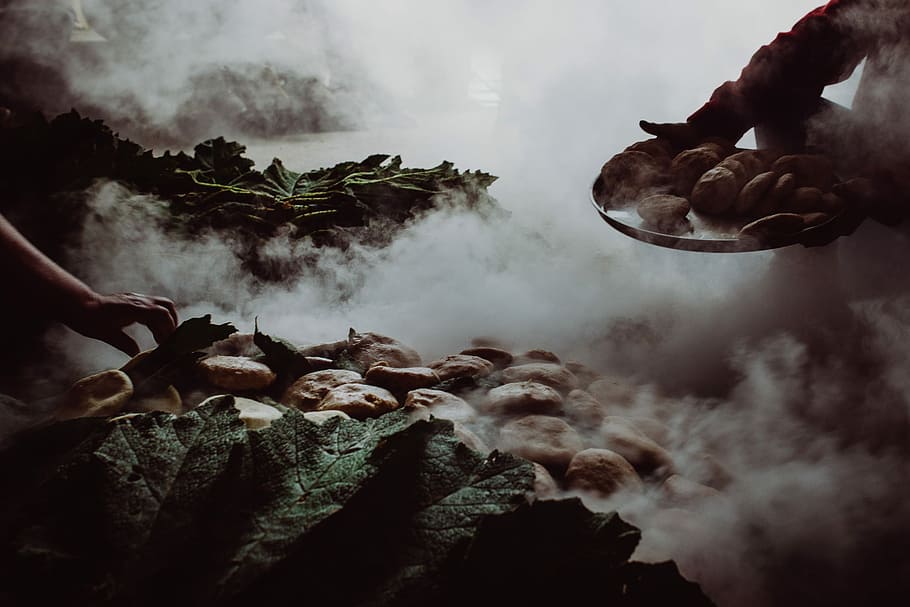 bread in oven, vegetables on top of table covered by smoke, steam, HD wallpaper