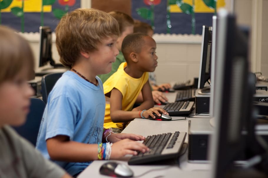 group of boys playing on computers, students, young boy, education HD wallpaper