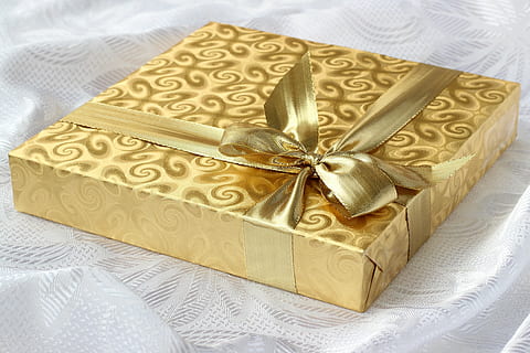 gold gift box, present, background, recreation, ribbon, nose HD wallpaper