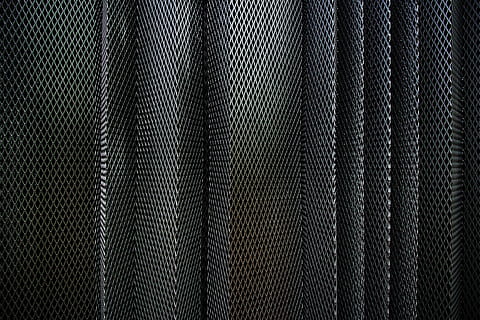 A metal criss-cross grid in undulating layers, gray metal mesh straps HD wallpaper
