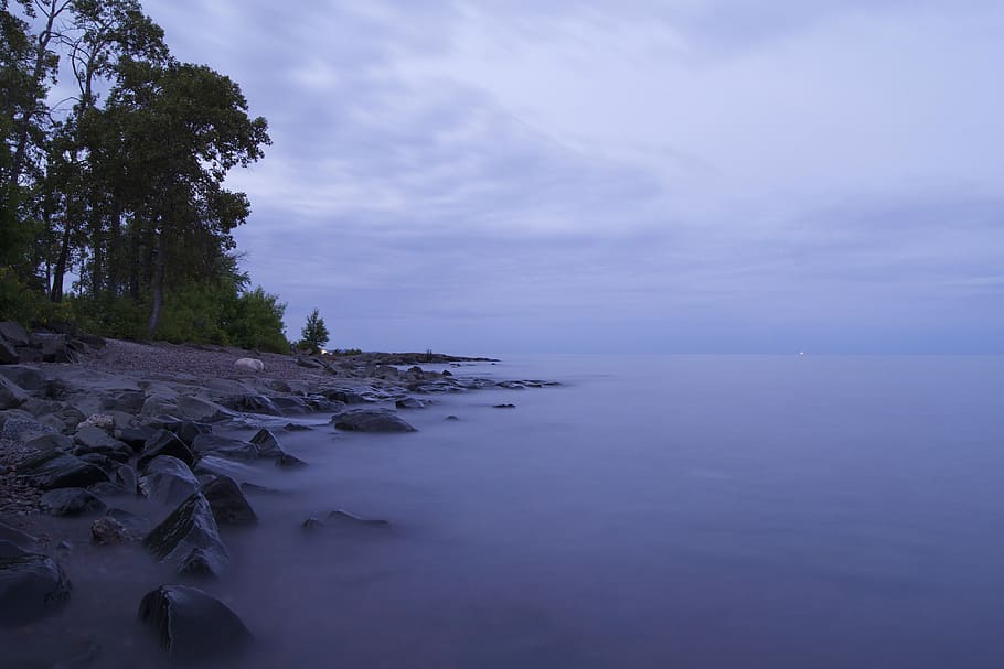sea shore under cloudy sky, coast, long exposure, waves, ocean HD wallpaper
