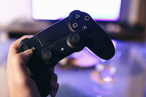 playing, sony, console, controller, gamer, gaming, joystick, playstation HD wallpaper