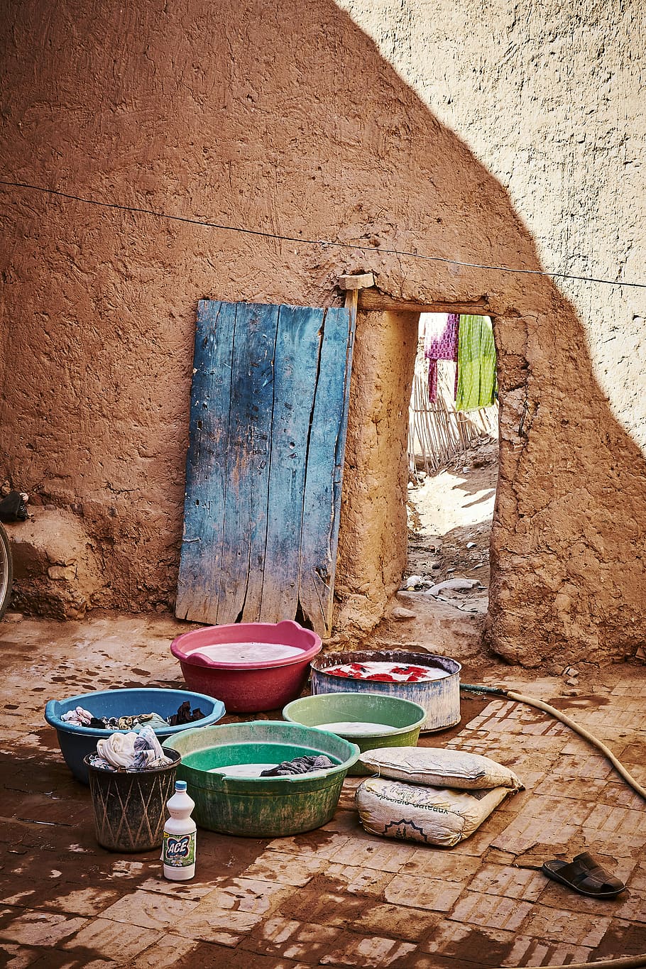 laundry in plastic basins, assorted-color plastic baisin with apparel inside HD wallpaper