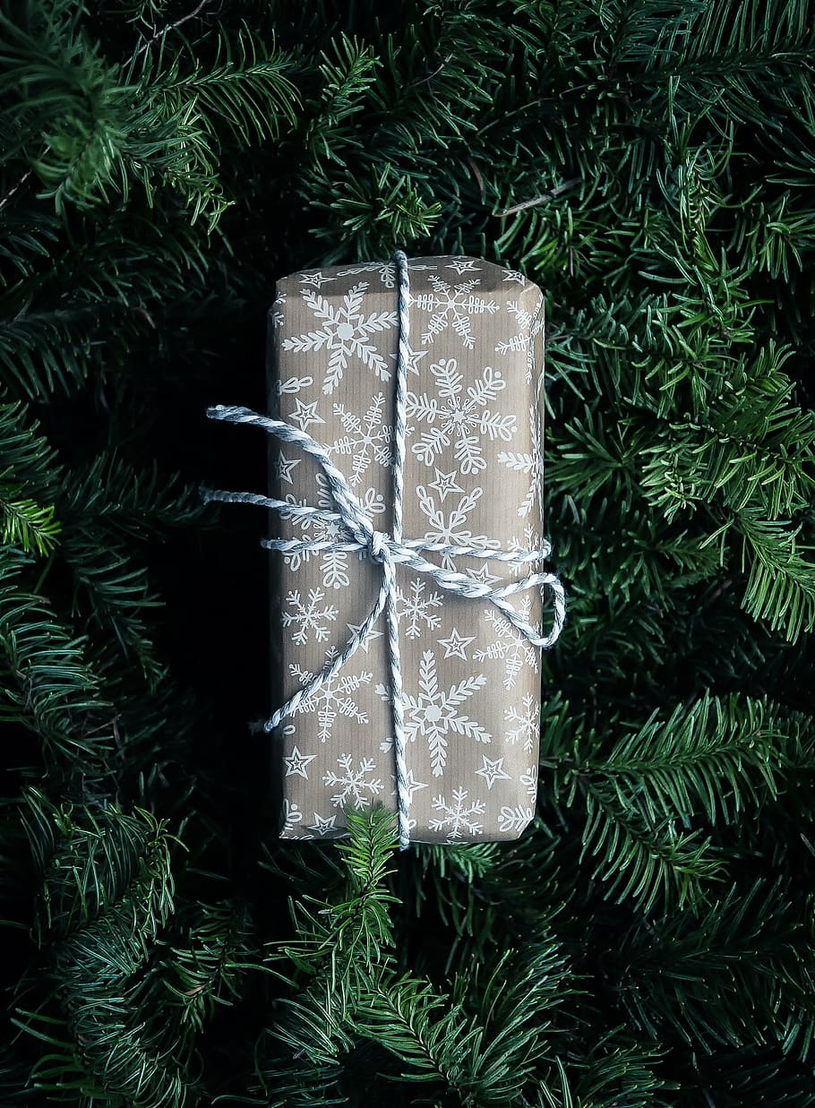 brown and white gift box, christmas, holiday, tree, package HD wallpaper