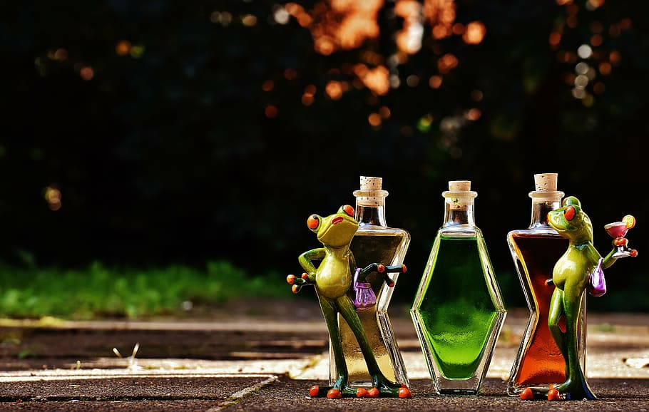 frogs, chicks, beverages, bottles, alcohol, figures, drink HD wallpaper