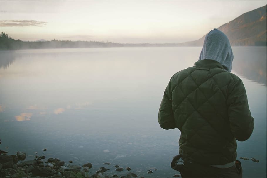 person standing near seashore during daytime, man, gray, hoodie HD wallpaper