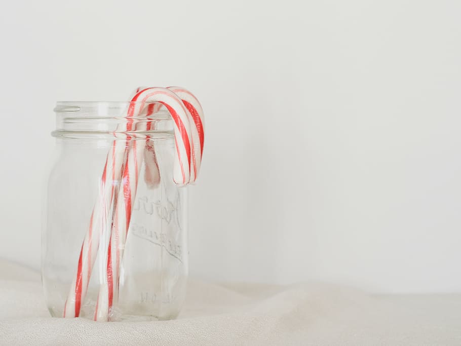 candy canes, simple, red, white, festive, sweet, holidays, christmas HD wallpaper