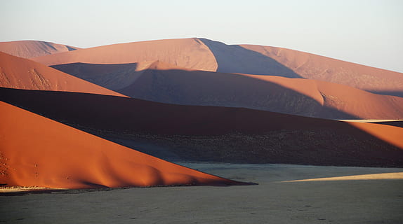 sand dunes under white sky at daytime, desert, sossusvlei, contrast HD wallpaper