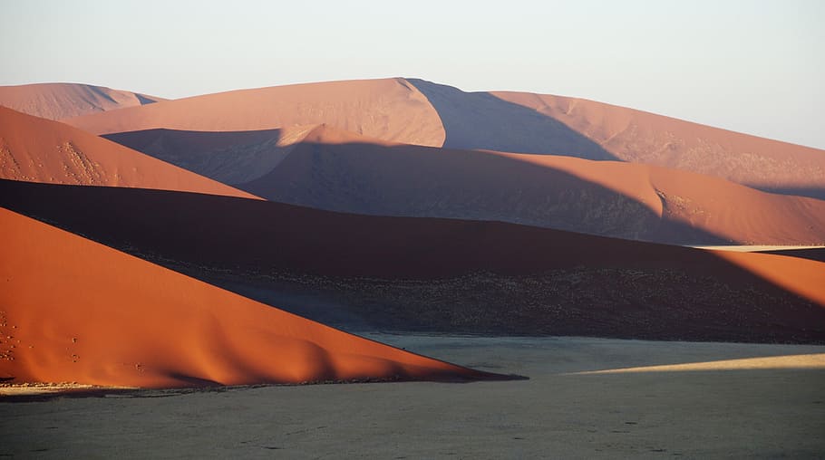 sand dunes under white sky at daytime, desert, sossusvlei, contrast HD wallpaper