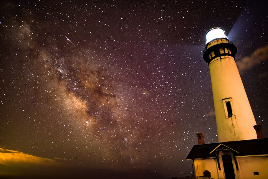 lighthouse photo, white lighthouse under starry skies, building HD wallpaper