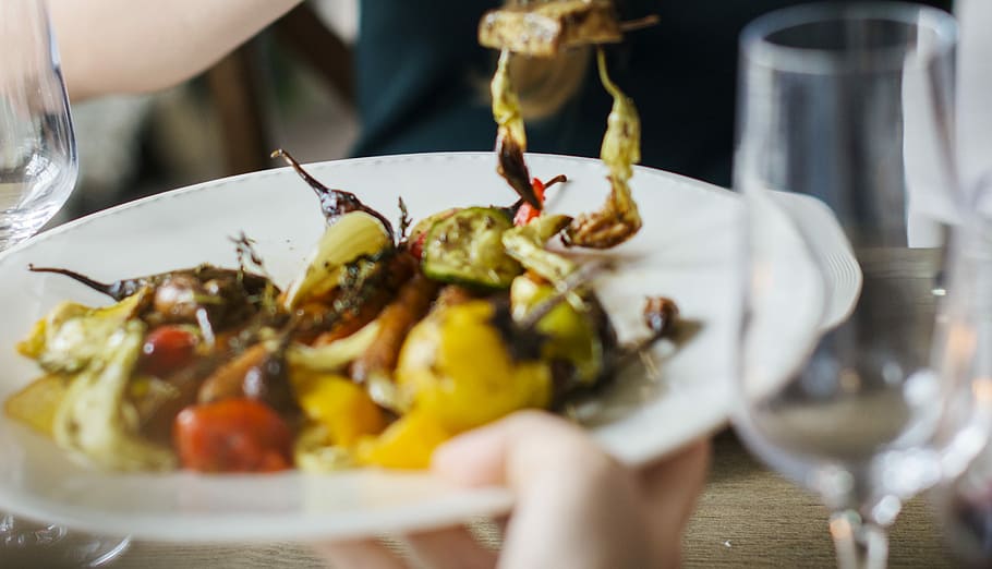 person holding vegetable platter, plate, dish, dinner, cuisine HD wallpaper