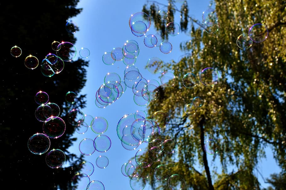 Soap Bubbles, Colorful, Fly, make soap bubbles, mirroring, soapy water HD wallpaper