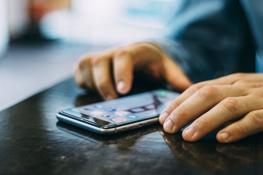 man, person, hands, iphone, blue, blur, cellphone, device, display HD wallpaper