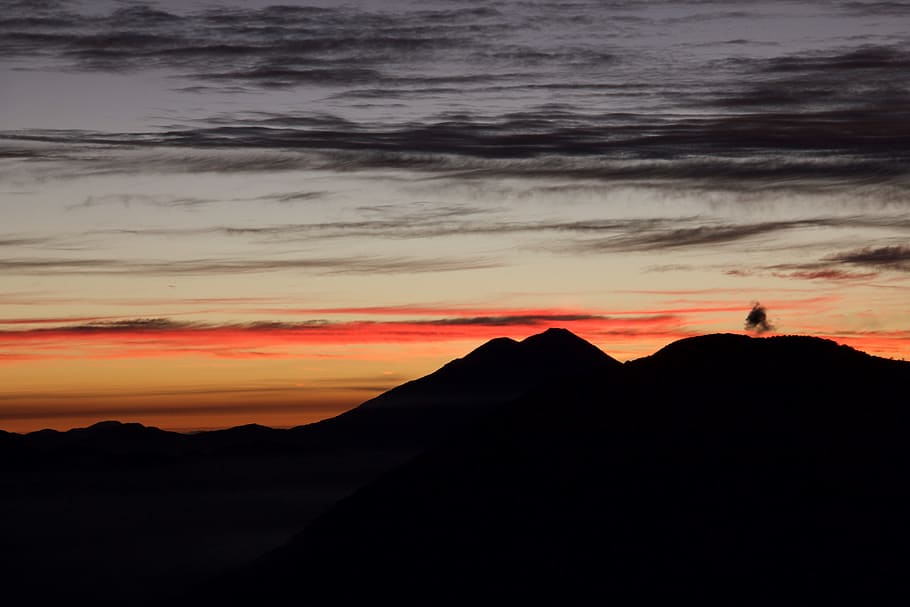 silhouette of mountain against sunlight, silhouette of mountain during sunset HD wallpaper