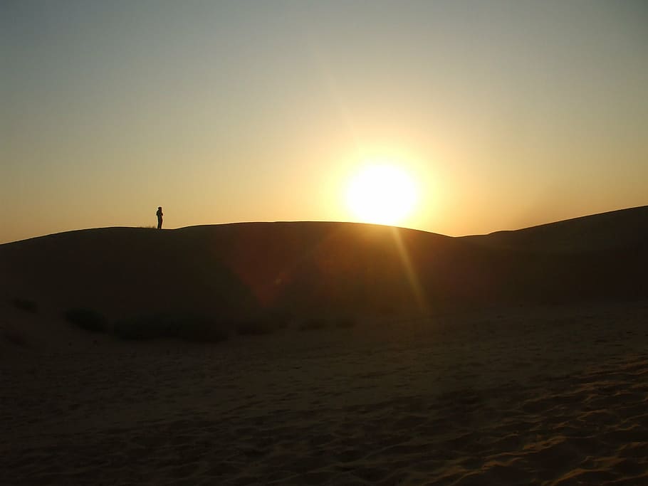 sunset, desert, sand, sky, silhouette, sunlight, beauty in nature HD wallpaper