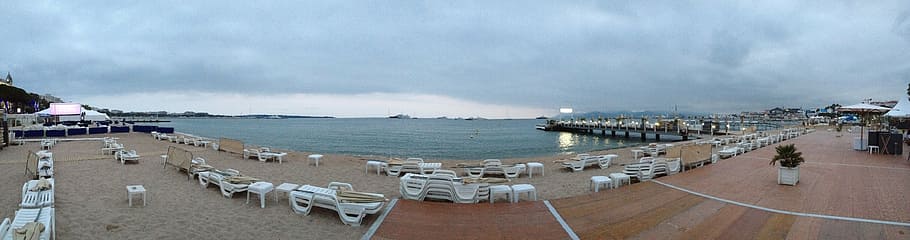 lounge chair on sea side, panoramic view, beach, cannes, harbor HD wallpaper