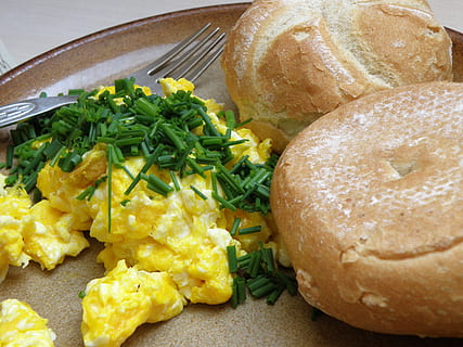 breakfast, scrambled eggs, bun, chive, food, food and drink HD wallpaper