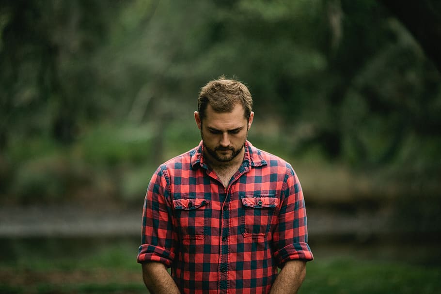 man in red and black gingham button-up long-sleeved shirt, people, HD wallpaper